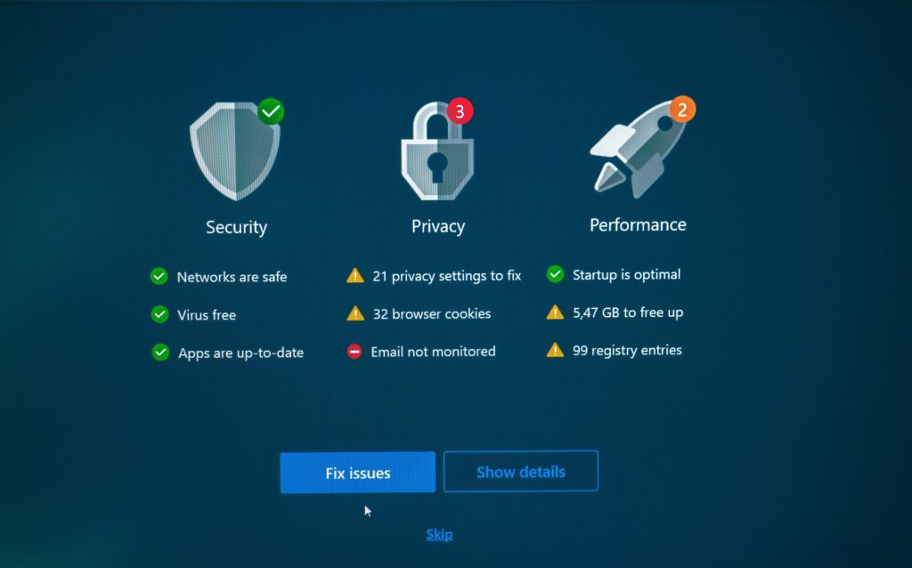 Security, privacy, and performance status with fix options.